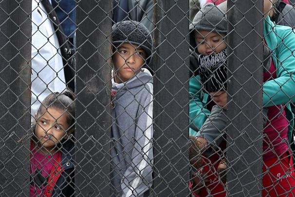 یک قاضی فدرال دستور ترامپ برای ممانعت از پناهندگی مهاجران غیرقانونی را متوقف کرد