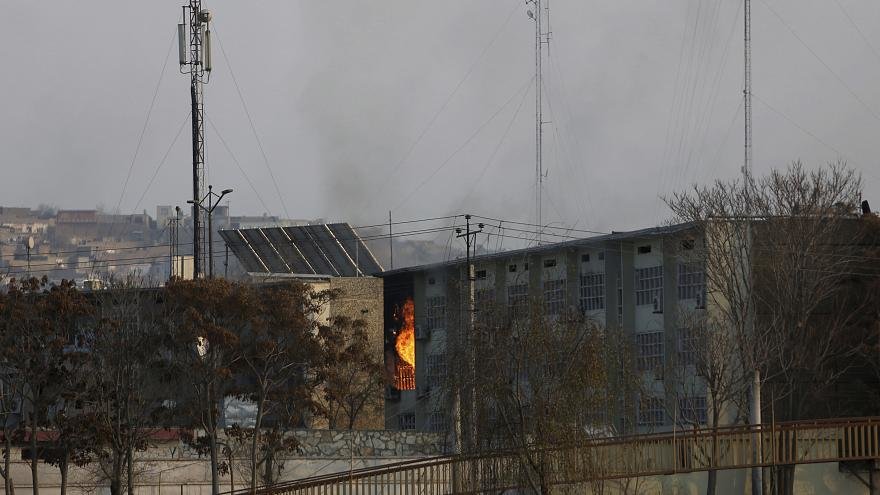 انفجار خودروی بمب‌گذاری شده و تیراندازی در نزدیکی وزارت کار افغانستان