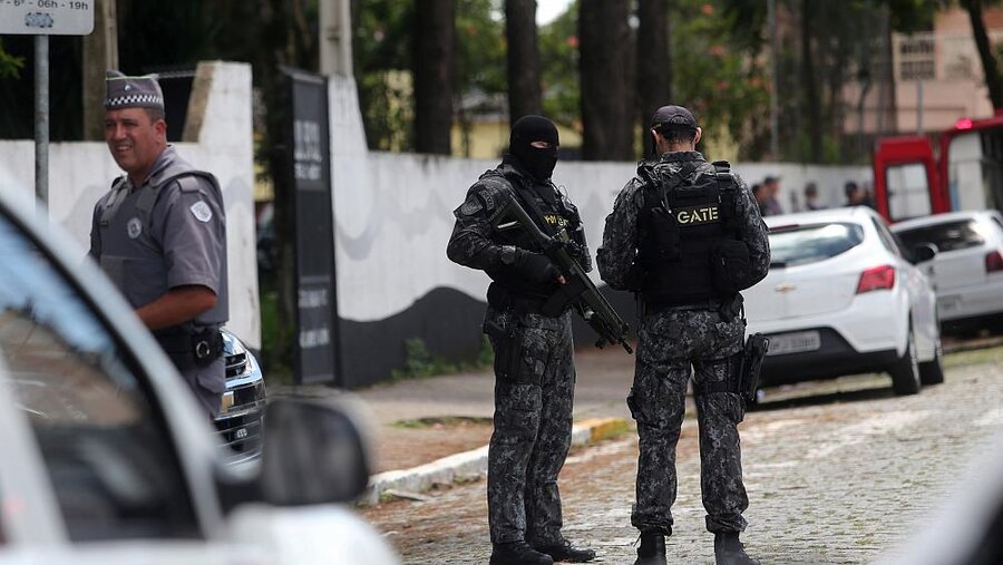 برزیل | دو نوجوان دانش‌آموزان یک مدرسه را به رگبار گلوله بستند