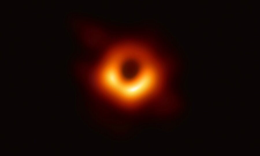 نخستین عکس از یک سیاهچاله گرفته شد