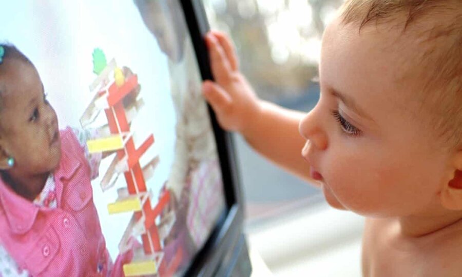 ممنوعیت صفحه نمایش الکترونیکی برای کودکان زیر یکسال