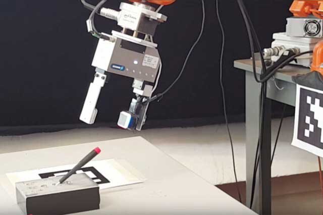 ساخت نخستین روبات با احساس در جهان
