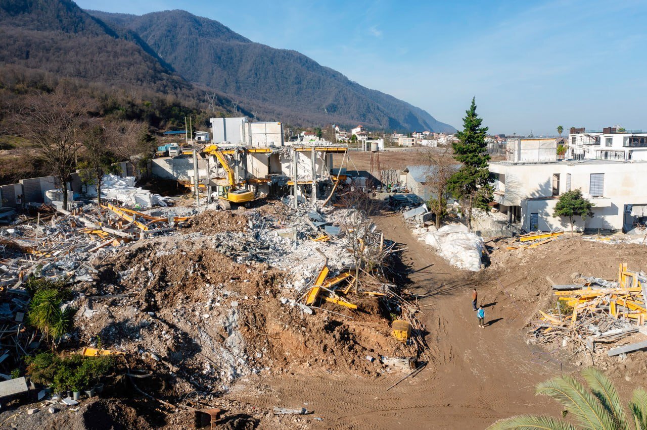 تخریب ۶۴ویلای لاکچری آقازاده مشهور به کجا رسید؟ + جدیدترین تصاویر | مالک متعهد به کاشت درخت در اراضی شد | آورده طرح ۶هزار میلیارد تومان بود