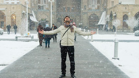 اصفهان سیبری شد | تصاویری باورنکردنی از شدت بارش برف در نصف جهان | زیباترین حالت زاینده رود را ببینید