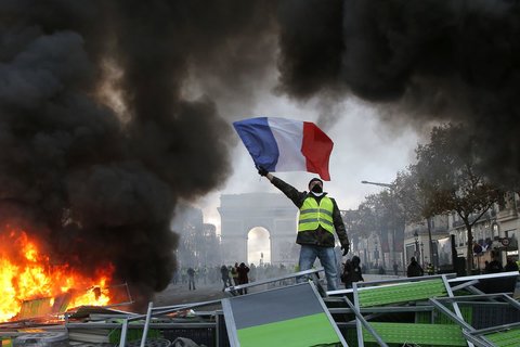درگيري پليس فرانسه با معترضين جليقه زرد