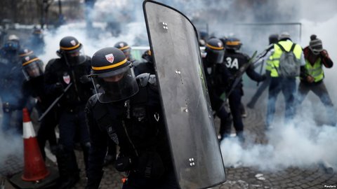 درگيري پليس فرانسه با معترضين جليقه زرد