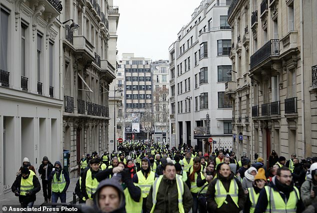 اعتراض جليقه زردها در فرانسه