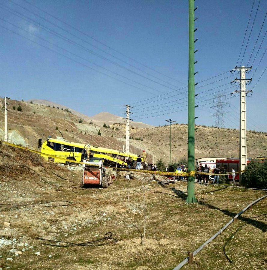 ۷ کشته و ۲۳ زخمی در واژگونی اتوبوس در محوطه دانشگاه آزاد علوم تحقیقات تهران