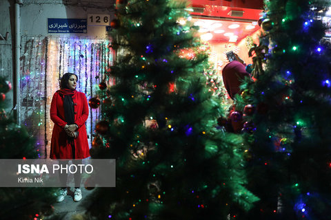 خرید کریسمس در تهران (عکس)