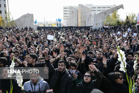 تصاویر تجمع اعتراضی دانشجویان دانشگاه آزاد واحد علوم و تحقیقات