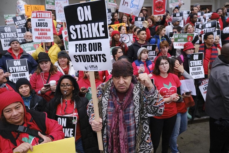 اعتصاب آموزگاران در آمریکا به روز پنجم کشیده شد