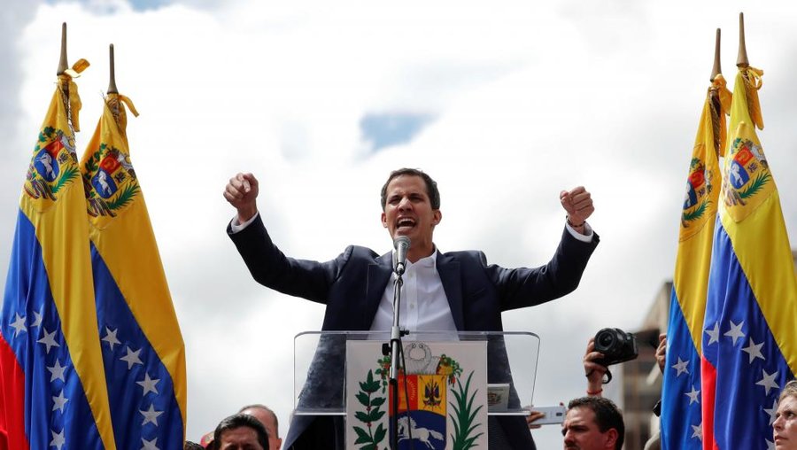 خوان گَیدو، رئیس پارلمان ونزوئلا و از مخالفان نیکلاس مادورو، خود را رئیس جمهوری کشور خواند