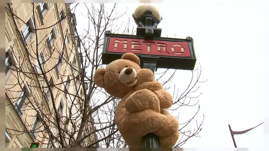 خرس‌های عروسکی در پاریس برای تغییر روحیه شهروندان