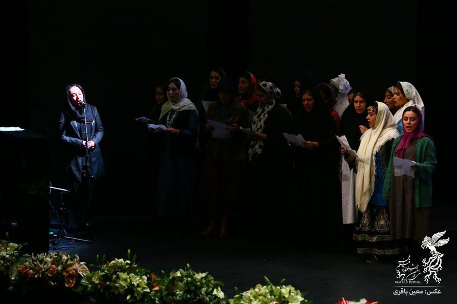 ✅هم‌خوانی قطعه سلام چهل سالگی به مناسبت چهل سالگی انقلاب اسلامی در تئاتری با این موضوع در افتتاحیه جشنواره فیلم فجر