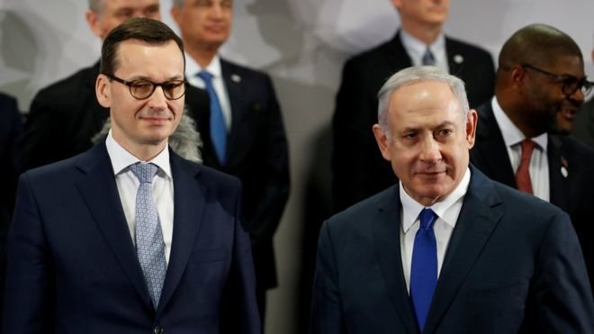 نخست وزیر اسرائیل (راست) در کنار همتای لهستانی‌اش در حاشیه نشست ورشو