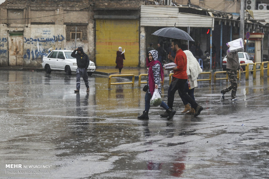 اغلب مناطق کشور بارانی است/ فردا هوای تهران صاف می شود