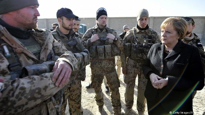 مركل و سربازان آلماني در افغانستان
