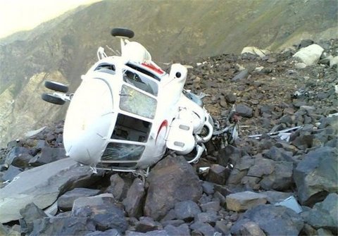 اولین تصاویر منتشر شده از سقوط بالگرد اورژانس در چهارمحال و بختیاری