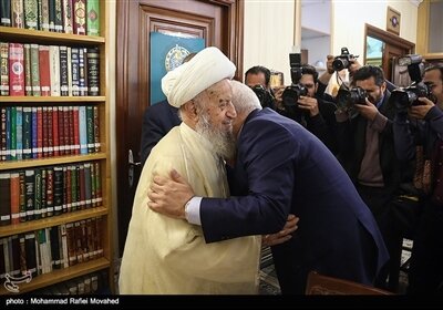 دیدار محمدجواد ظریف وزیر امور خارجه با آیت‌الله مکارم شیرازی