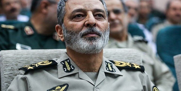 فرمانده کل ارتش فرار رسیدن سال نو را به ملت ایران تبریک گفت