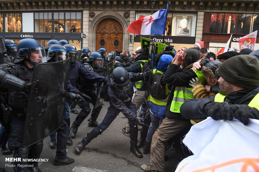 پلیس فرانسه حق شلیک به جلیقه‌زردها را گرفت!