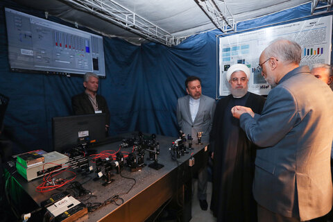 بازدید رئیس جمهور از نمایشگاه دستاوردهای فناوری هسته ای
