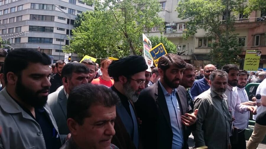 حضور مجتبی خامنه‌ای در راهپیمایی روز قدس