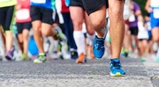تصاویر حرکت تحسین‌برانگیز یک دونده هنگام مسابقه ماراتن | این حرکت جهانی شد