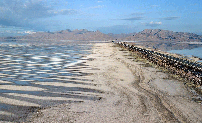 تبخیر آب دریاچه ارومیه نصف شده است