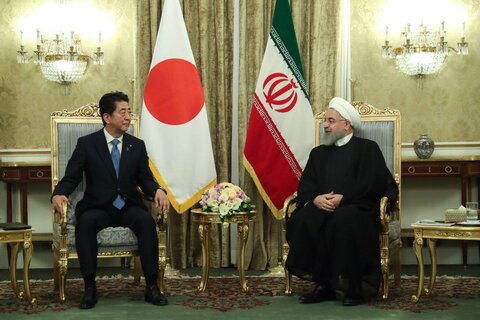 استقبال رسمی حسن روحانی از نخست وزیر ژاپن