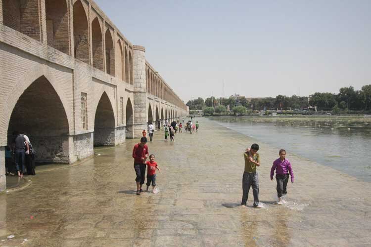 زاینده‌رود کشاورزی اصفهان را زنده می‌کند