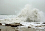 طوفان در سواحل خزر | مسافران شمال از دریا و ساحل دوری کنند