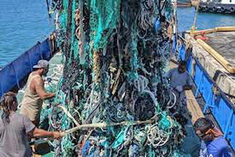 عملیات جمع‌آوری ۴۰ تُن زباله از اقیانوس آرام