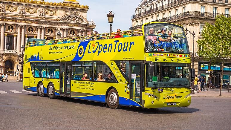 اتوبوس گردشگر در پاريس