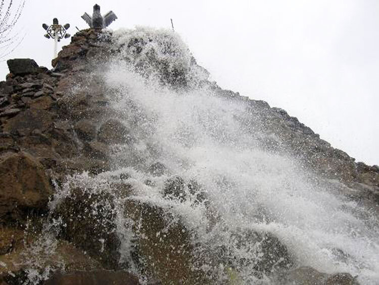 آبشار کاخک در گناباد