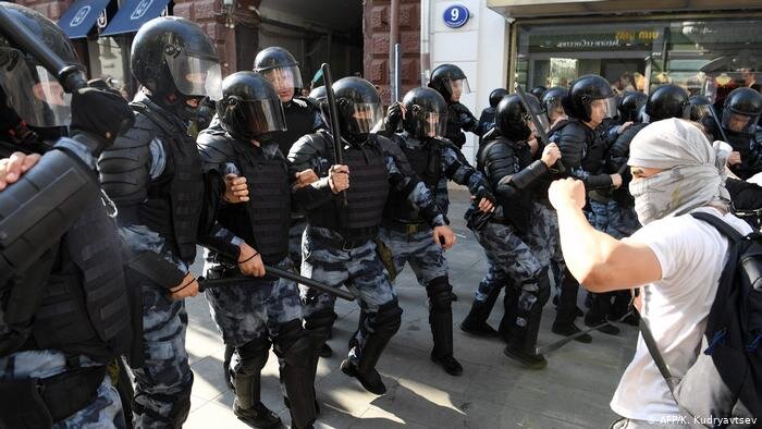 درگيري پليس و مخالفان در مسكو