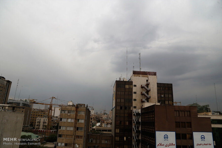 بارش باران و وزش باد در تهران/وضعیت جوی کشور