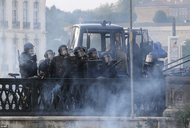 رويارويي پليس با معترضان به نشست گروه 7 در فرانسه