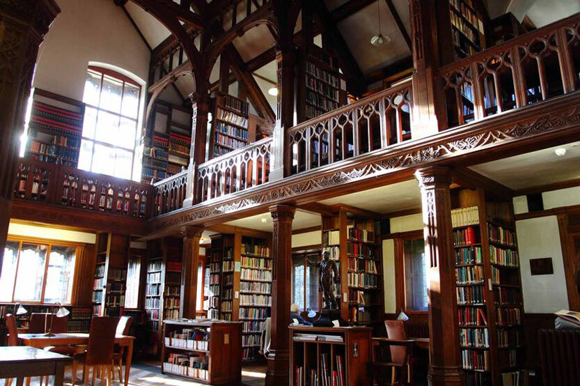 کتابخانه هتلی در بریتانیا