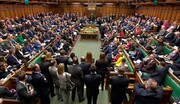 پارلمان انگلیس به آشوب کشیده شد ؛ دعوا بر سر طرح حمایت از آتش‌بس غزه