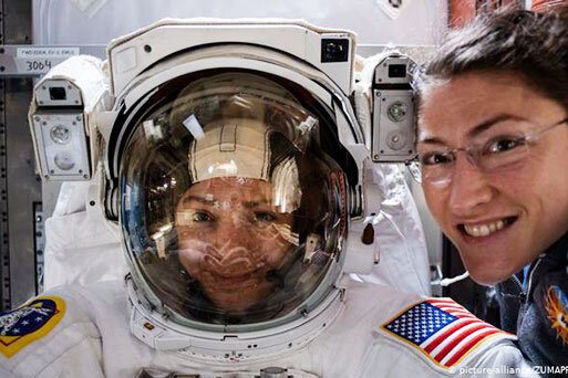کریستینا کوخ و جسیکا میر فضانورد