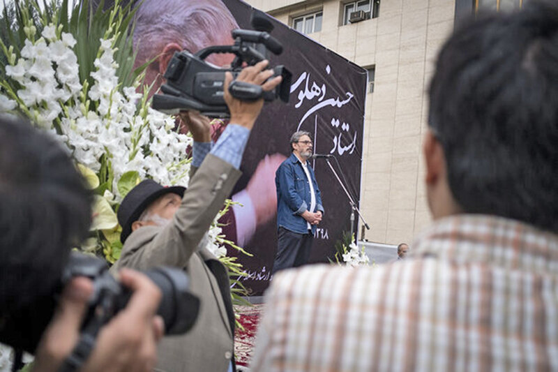 حسين عليزاده در تشييع جنازه حسين دهلوي