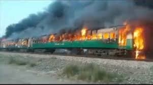 حریقِ قطار مسافربری در پاکستان