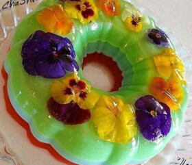 طرز تهیه ژله ویترینی با گل بنفشه