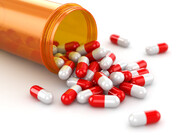 ۸ خطر مصرف بی‌رویه آنتی‌بیوتیک‌ها | ایرانی‌ها مثل نقل و نبات آنتی‌بیوتیک می‌خورند