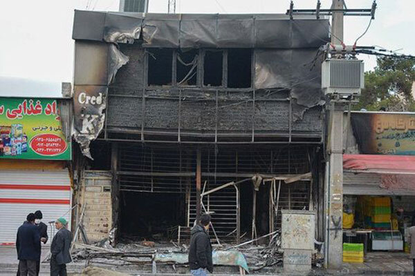 اسلامشهر؛ دستگیری ۲۵ نفر | تخریب ۱۱ بانک و ۳ پمپ بنزین | یک نفر کشته شد -  همشهری آنلاین