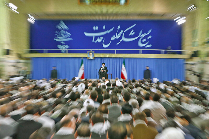 آيت‌الله خامنه‌اي رهبر انقلاب