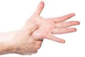 ۱۰ دلیل شایع لرزش دست‌ها