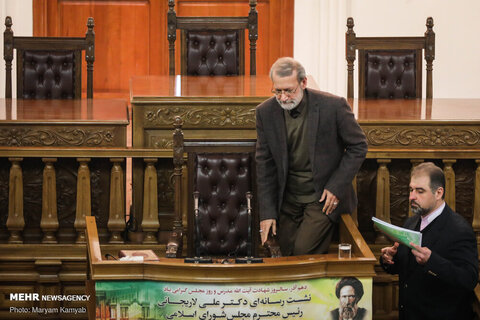 حاشیه‌های نشست خبری علی لاریجانی