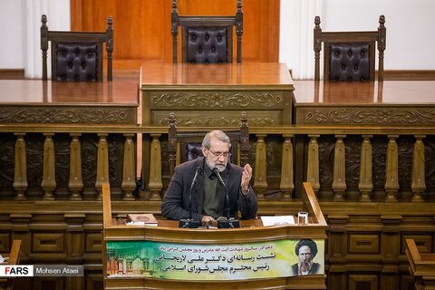 حاشیه‌های نشست خبری علی لاریجانی